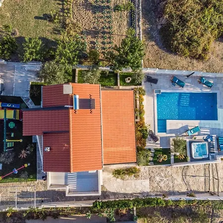 Runje Villa *
