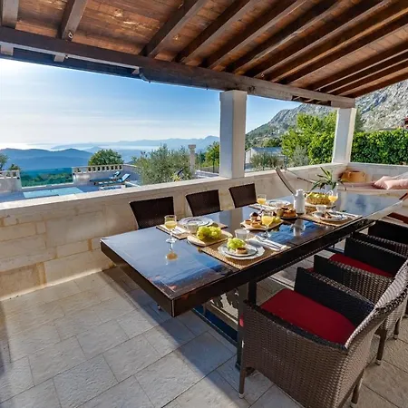 Runje Villa Žrnovnica