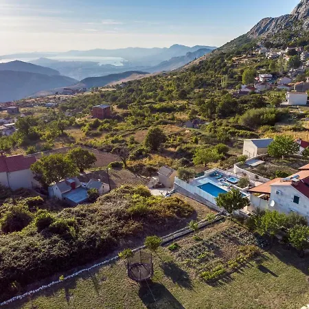 Runje Villa Žrnovnica